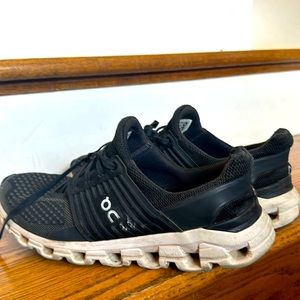 On cloud women size 9